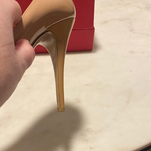 Valentino Women's Nude Bow Heels - Picture 8 of 11